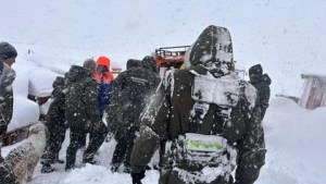 Rescataron de la nieve a 11 gendarmes que volcaron en la cordillera de Mendoza