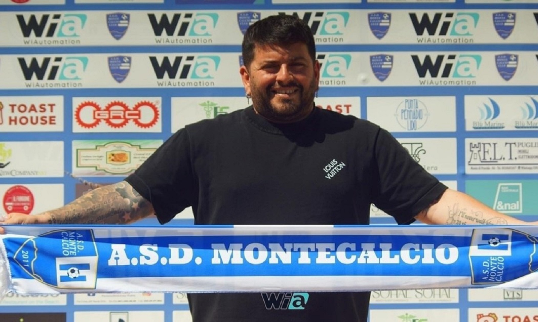 Diego Maradona Junior fue presentado como nuevo DT de un club italiano.