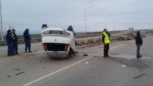 Un herido por un vuelco sobre la Ruta 22, cerca de Plottier: el tránsito fue desviado en el sector