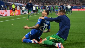 Con Mateo Retegui, Italia logró un empate agónico ante Croacia y clasificó a los octavos de la Eurocopa