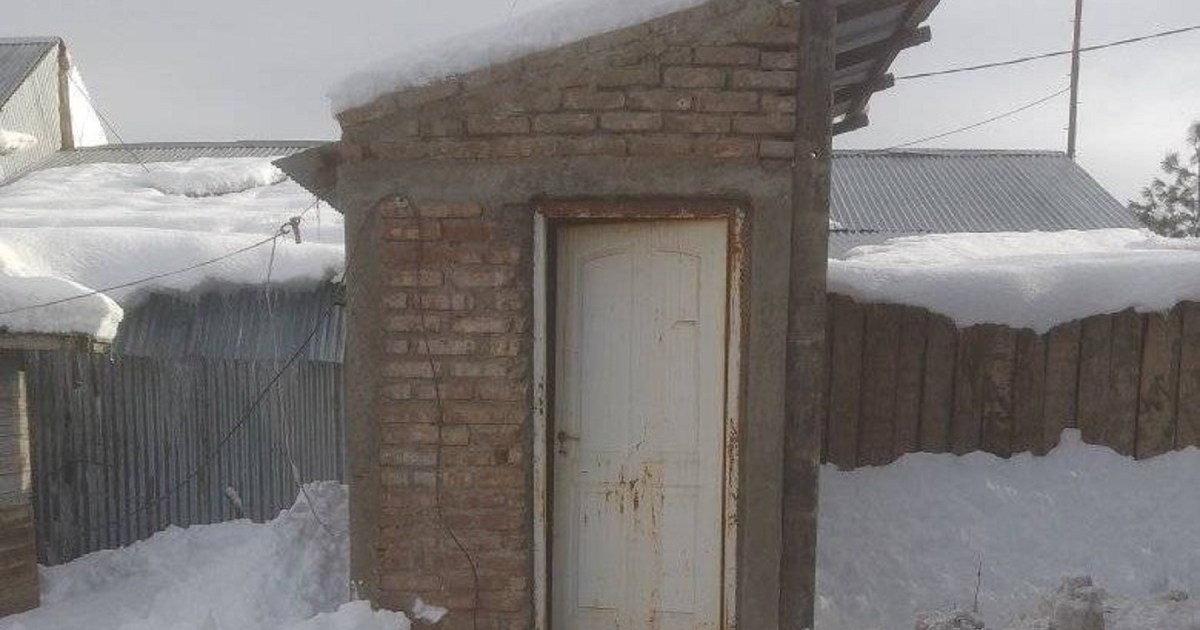 Reclamo de viales en el norte de Neuquén: quitan la nieve de las rutas pero sin calefacción ni agua thumbnail