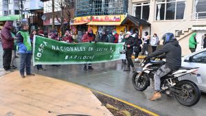 Corte de tránsito por protesta de ATE en Bariloche: “Hay una amenaza latente de despidos”