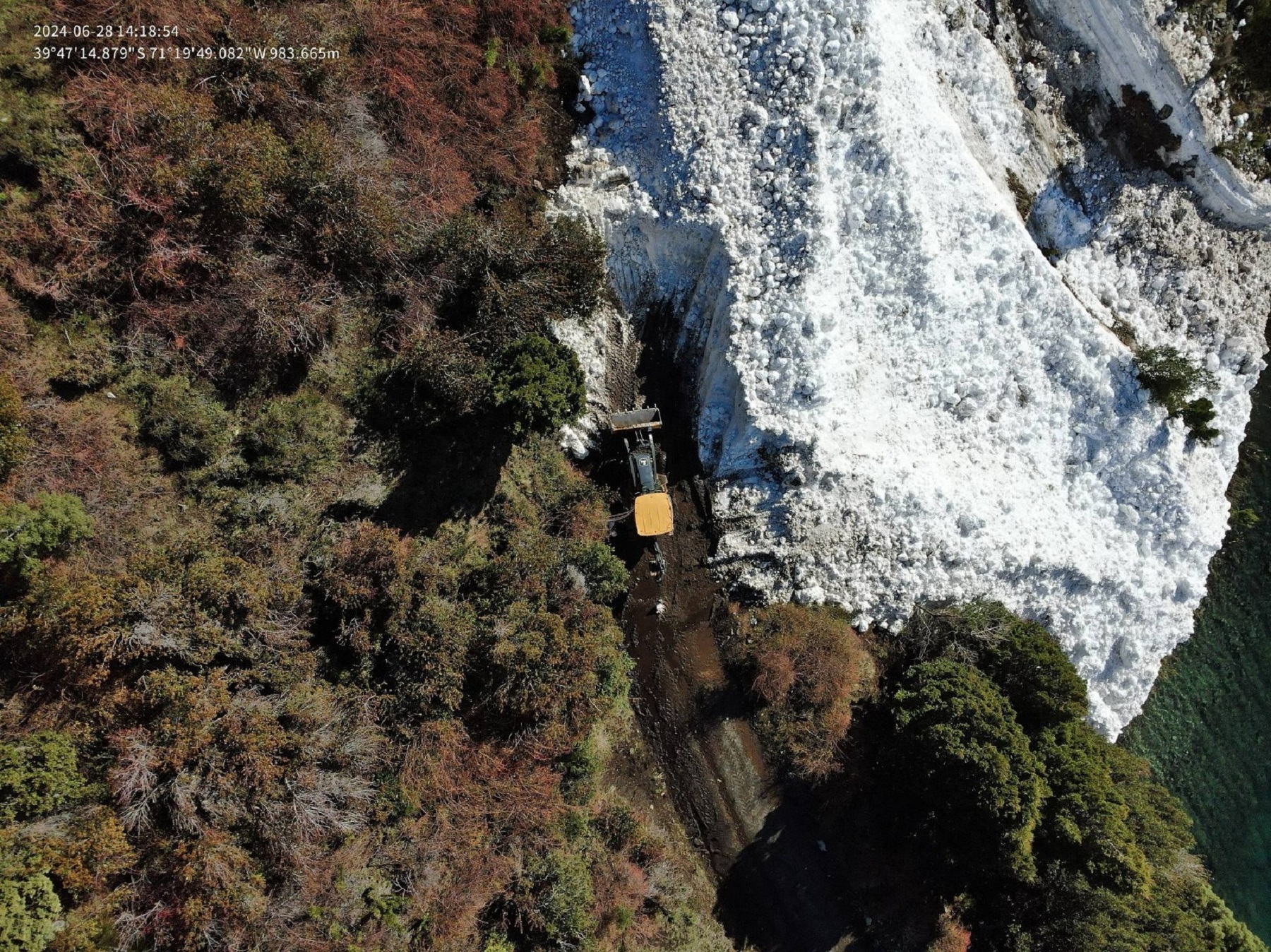Una avalancha sepultó un camino cerca de Junín de los Andes. Foto: parque nacional Lanín. 