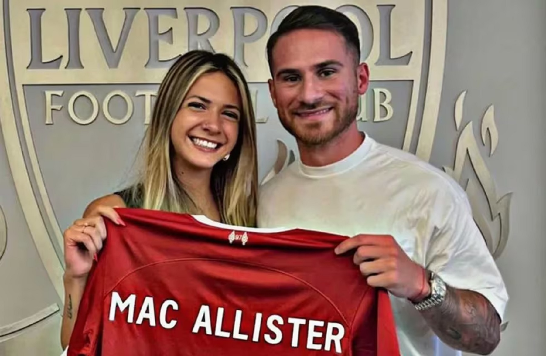 Alexis Mac Allister habría engañado a su novia, Ailén Cova.-