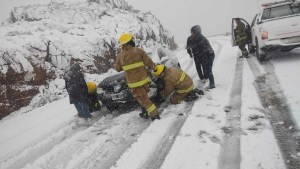 Frío extremo, nieve y turistas varados: así se vivió este lunes feriado en Neuquén