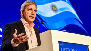 Luis Caputo anunció superávit financiero en mayo y así lo celebró: «Consolida la desinflación»