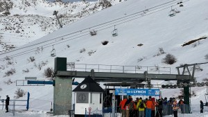 Nieve para pocos en Bariloche: el ente a cargo evaluará la restricción de acceso a los residentes en el Cerro Catedral