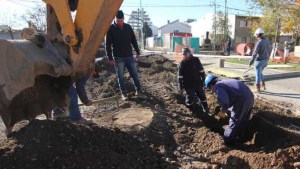 El tránsito en un importante shopping de Neuquén se verá afectado por una obra de cloacas