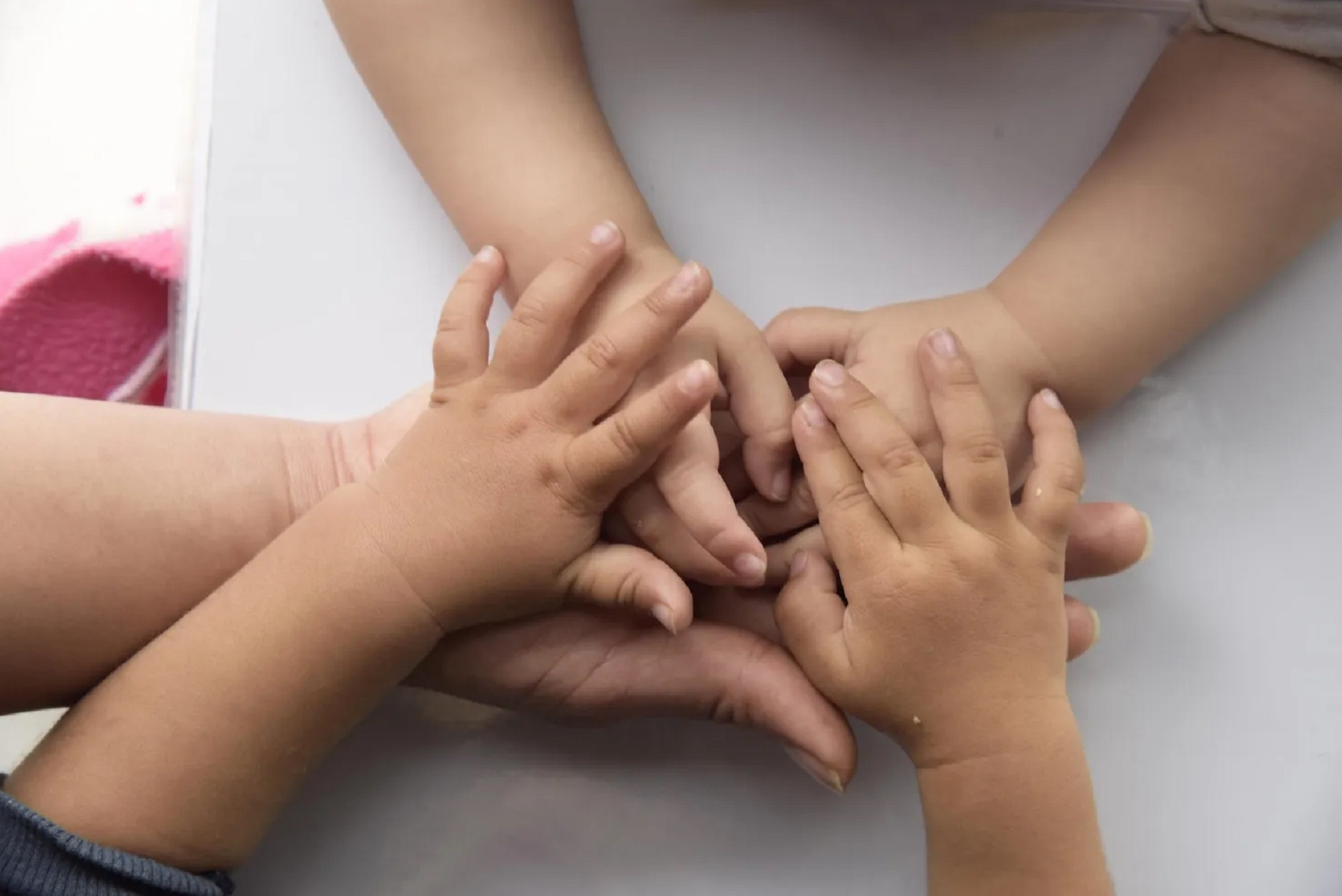 Dos hermanitos de Cinco Saltos buscan una familia solidaria.