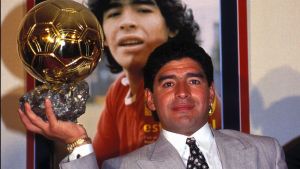 La Justicia de Francia prohibió que se venda el Balón de Oro que Maradona ganó en 1986