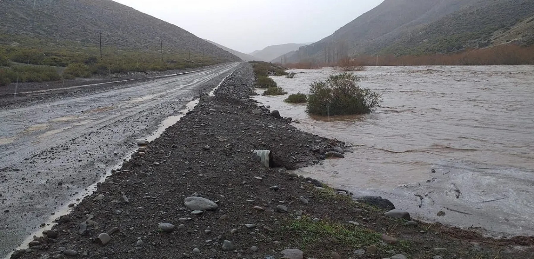 Las precipitaciones afectaron a la cordillera de Neuquén y continuarán este jueves. Foto: Gentileza. 