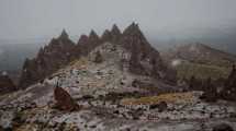 Imagen de Recorría una joya escondida de la Patagonia cuando caía la nieve y el video es glorioso