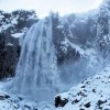 Imagen de Video | Maravilla de la Patagonia: entre la nieve y los -15°C, se congeló la cascada La Fragua del norte de Neuquén