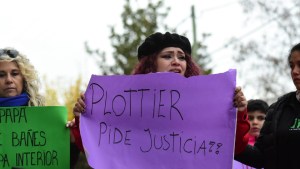 Video: con dolor e incertidumbre así marcharon en Plottier para pedir justicia por la nena muerta