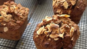 Muffins integrales de granola más que apetecibles y nutritivos