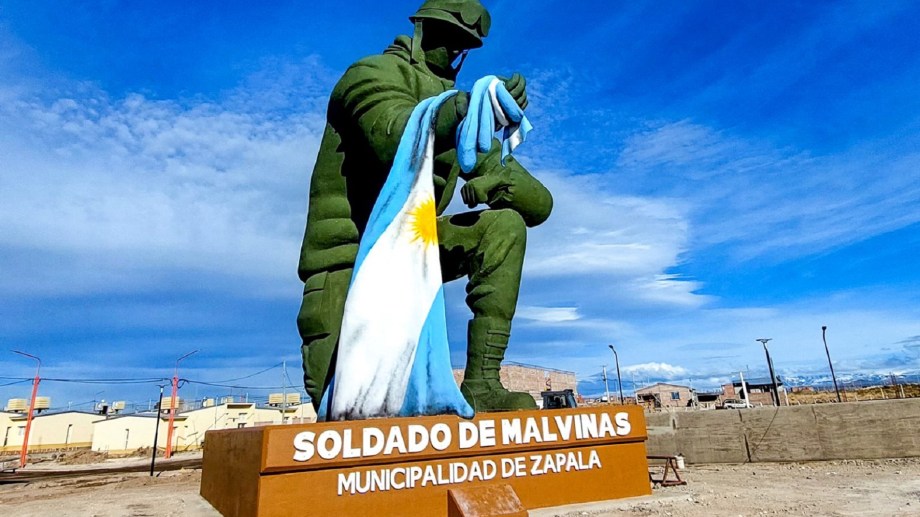 El monumento más grande del país está en Zapala: inauguraron el "Soldado de Malvinas"