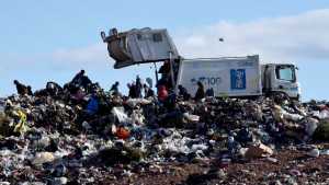 Quieren que se avance con el traslado del basural de Neuquén por los riesgos que corren los chicos de la meseta