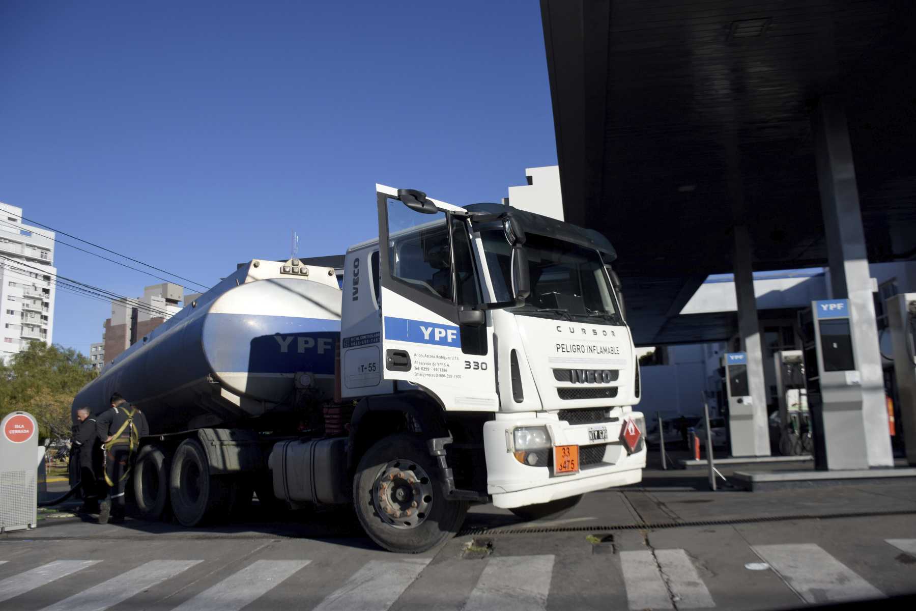 La venta de combustible registra una baja contínua en Neuquén en lo que va de 2024 (Matías Subat)