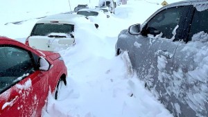 Temporal de nieve en Chubut: hay autos y colectivos varados en las rutas 3 y 26