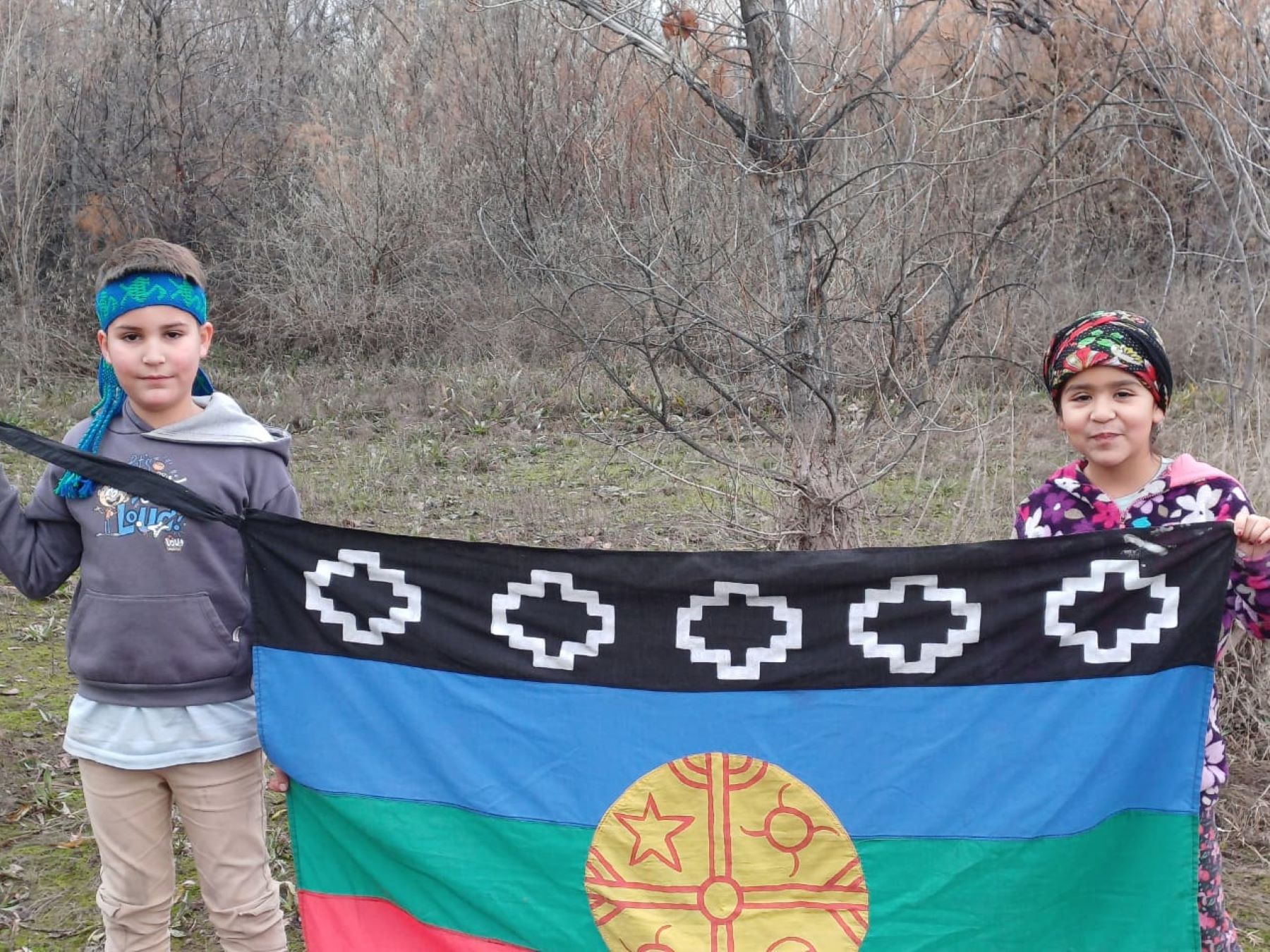 Aukan y Lihuenco, de la comunidad mapuche urbana Elel Quimun. Foto: Gentileza