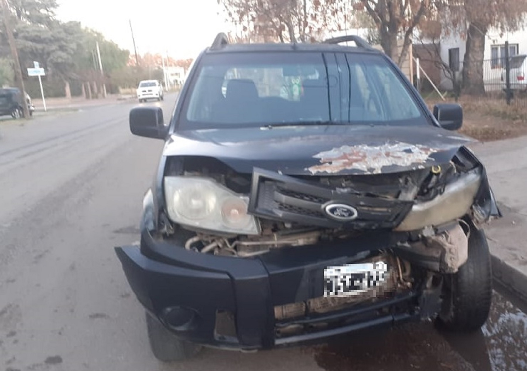 Un policía de Neuquén alcoholizado perdió el control de su auto y causó un fuerte choque en Centenario. Foto: Centenario Digital