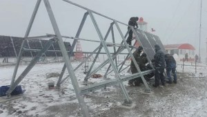 El Gobierno desmontó los paneles solares instalados por error en Chile y que provocaron la protesta de Boric