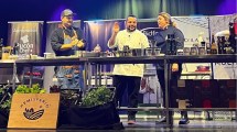 Imagen de Chefs neuquinos y chilenos se preparan para cocinar en el festival Fuego, humo y sabores