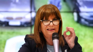 Patricia Bullrich apuntó contra la oposición por no dar «instrumentos» y los acusó de la suba del dólar