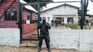 Crudo relato de un intento de homicidio en una celda del penal de Bariloche