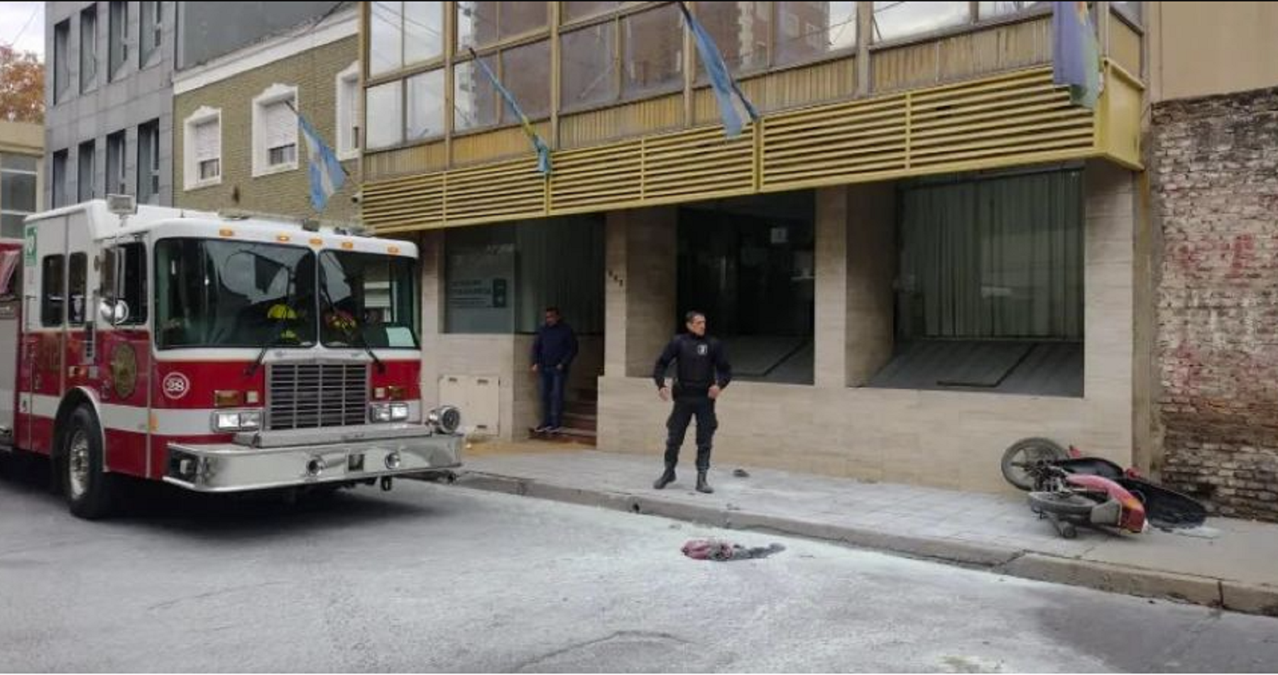 La situación ocurrió esta mañana frente al Ministerio Público Fiscal de la ciudad bonaerense. Foto: gentileza