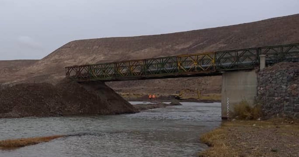 Corte en la Ruta 6 por la crecida del río Chico: esperan que baje el caudal para reanudar el tránsito thumbnail