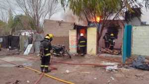 Tres hermanitos murieron en el incendio de su casa en Roca: tenían entre dos y diez años
