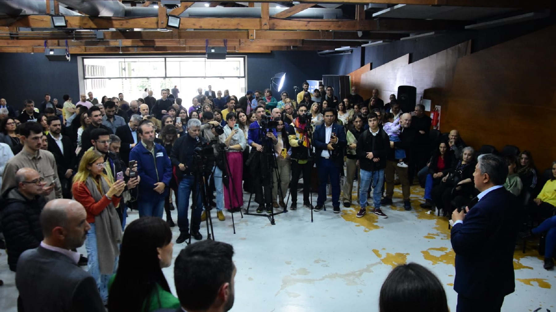 Rolando Figueroa habló de Radio Nacional en el acto por el día del periodista. Foto: Cecilia Maletti.