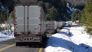 La «ventana climática», el cambio que podría salvar a los camioneros varados por el cierre de Pino Hachado