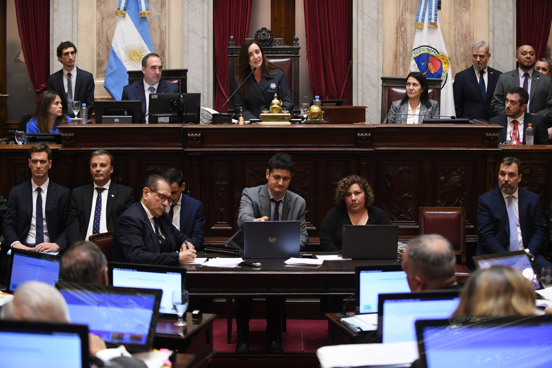 El voto de los patagónicos Silva, Crexell y Blanco, fueron claves para que el gobierno obtuviera la sanción en el Senado. Foto Senado.