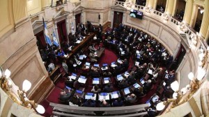 Senado: el oficialismo logró postergar la votación de la mejora jubilatoria con ayuda radical y de Juntos Somos Río Negro