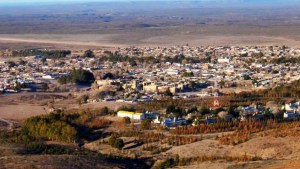 Una pérdida de agua generó un conflicto entre vecinos en Sierra Grande: qué dijo la jueza de Paz