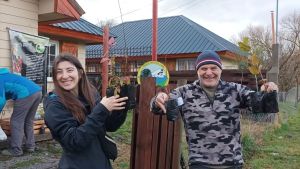 Con esta acción solidaria, vecinos de Neuquén buscan que el bosque llegue a sus jardines para preservar las plantas nativas