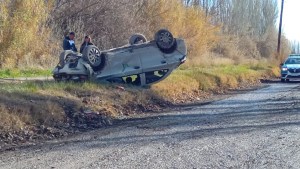 Volcó un auto municipal de Vista Alegre y se salvó por respetar una norma de tránsito