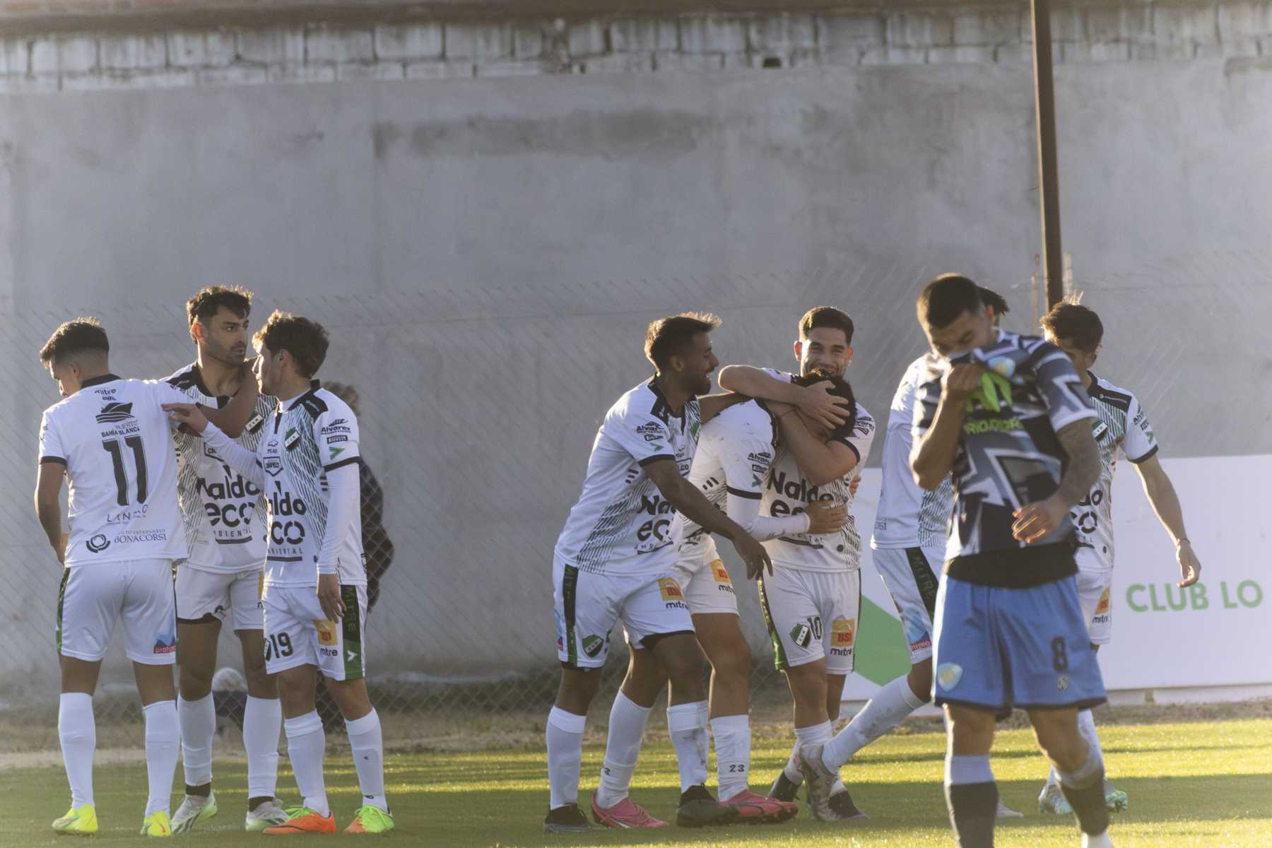 Sol de Mayo perdió 2-0 ante Villa Mitre en Viedma. (Foto: Pablo Leguizamon).