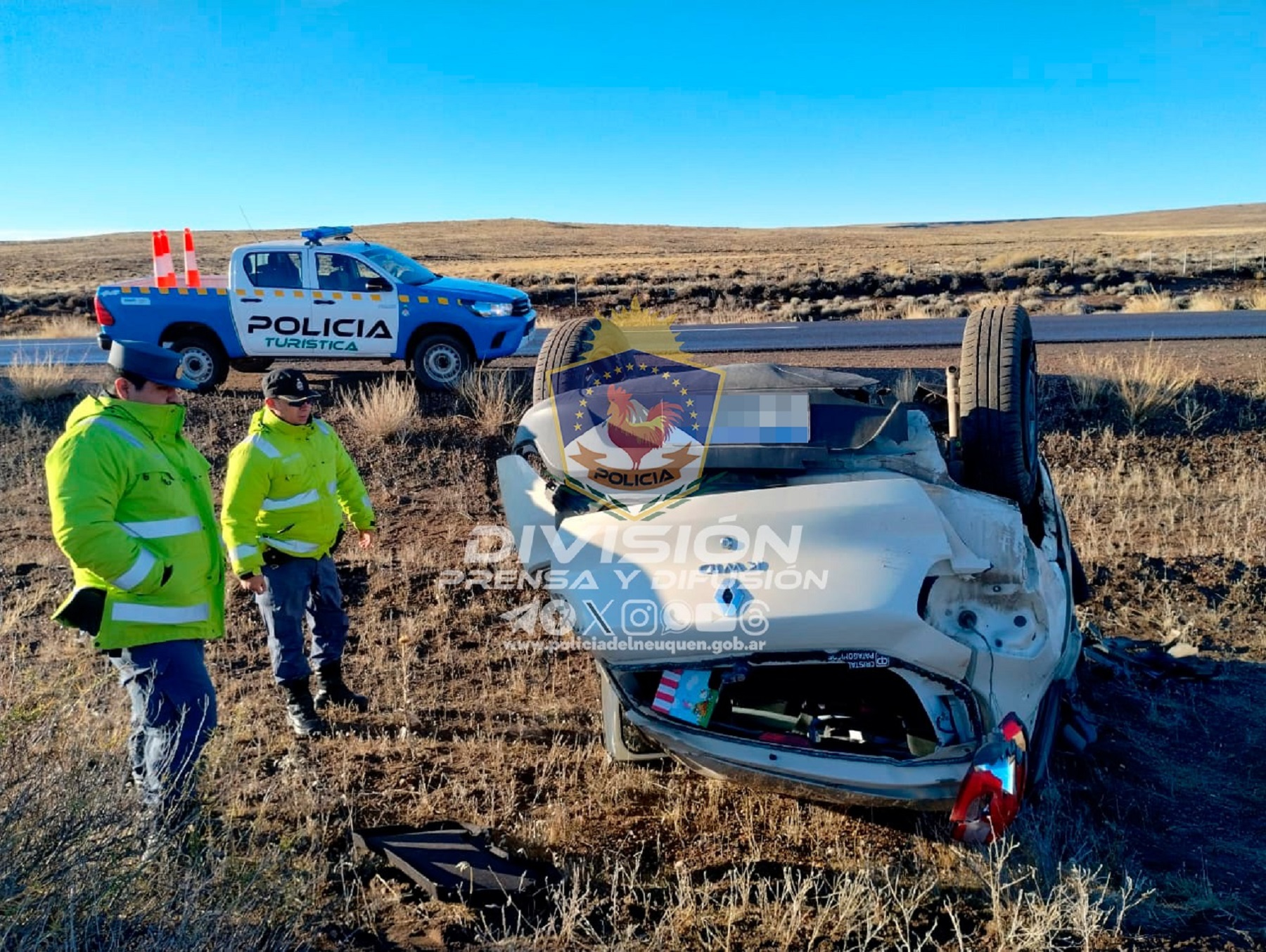 El siniestro vial ocurrió a treinta kilómetros de Piedra del Águila. Foto: Policía de Neuquén