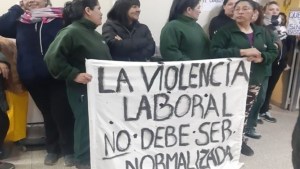 Video | La protesta en el hospital Bouquet Roldán de Neuquén seguirá por tiempo indeterminado ¿cuál es el reclamo?