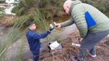 Imagen de Avanza un amparo ambiental por contaminación en Villa La Angostura: toman muestras del agua