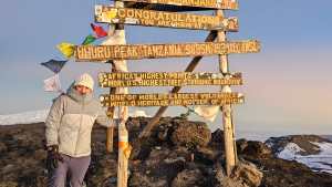 Una barilochense subió la montaña más alta de África