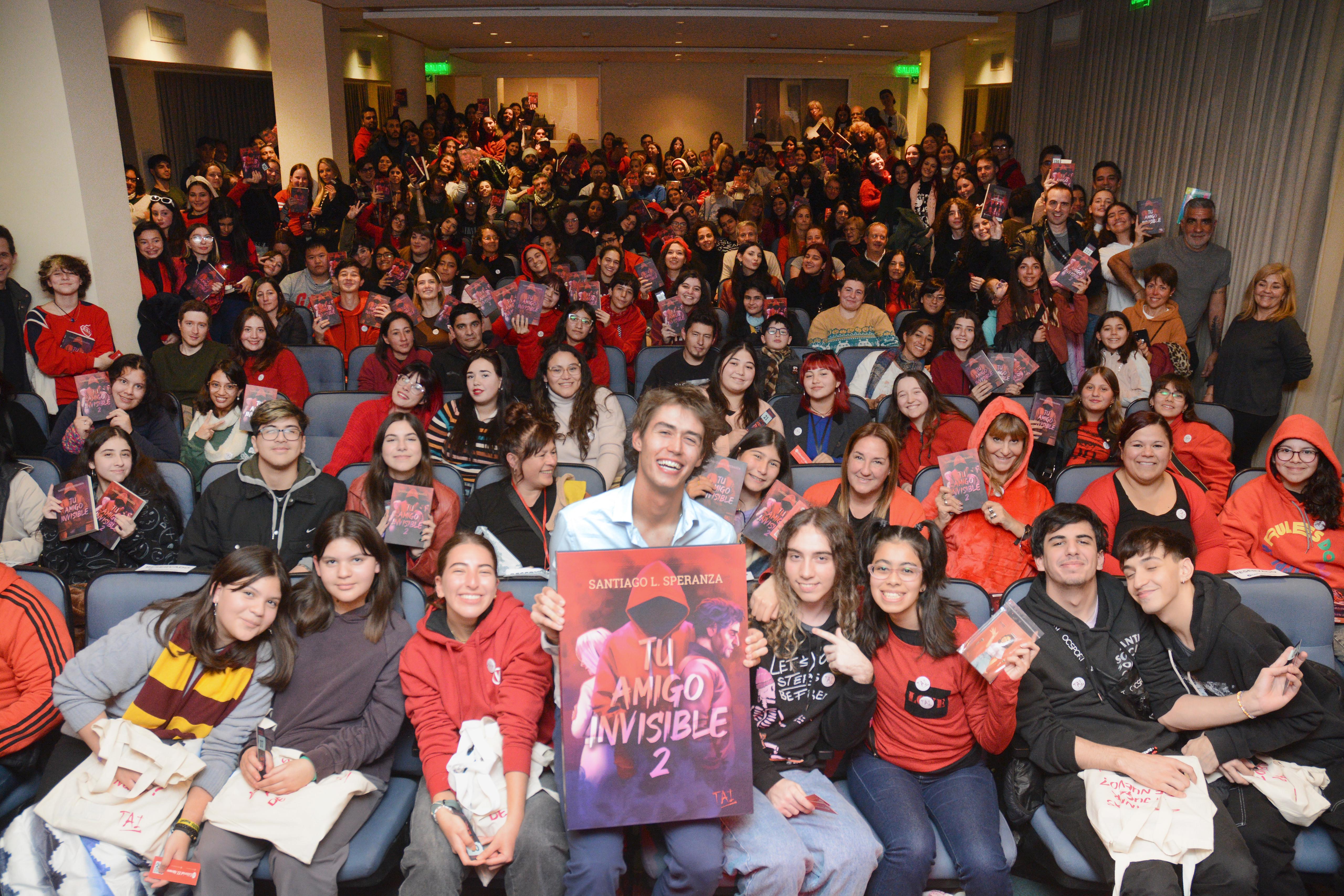 Santiago considera que los jóvenes se identifican con sus personajes. Foto: gentileza