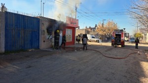 Incendio en una casa en Carmen de Patagones: un niño y su madre terminaron hospitalizados