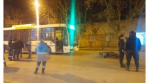 Imagen de Chocó y el impacto fue tan grande que quedó atrapado en el parabrisas de un colectivo, en Cipolletti: está grave