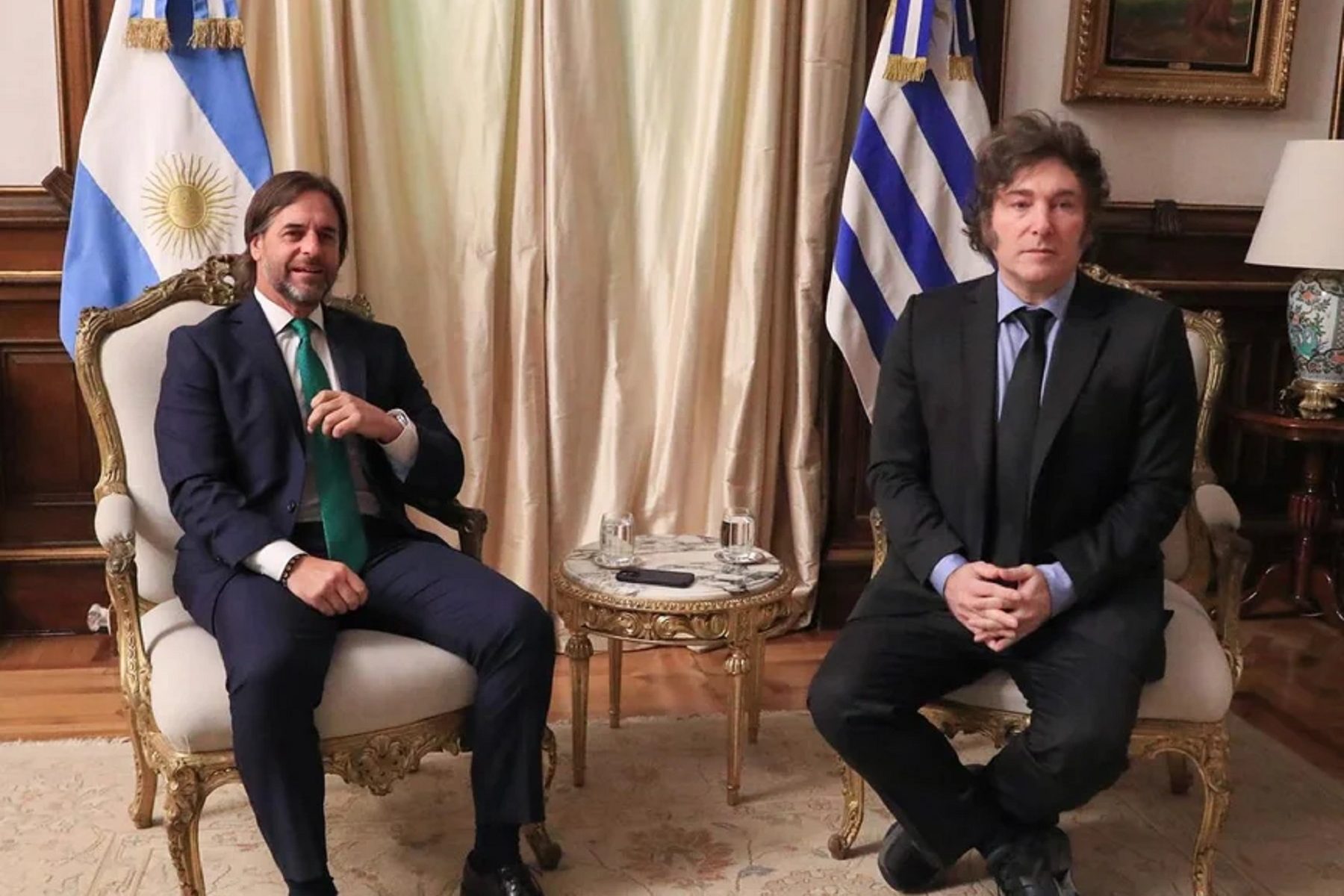 Luis Lacalle Pou visitó esta tarde Casa Rosada. 