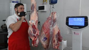En efectivo o pago en cuotas, las estrategias para comer carne en Neuquén y Río Negro