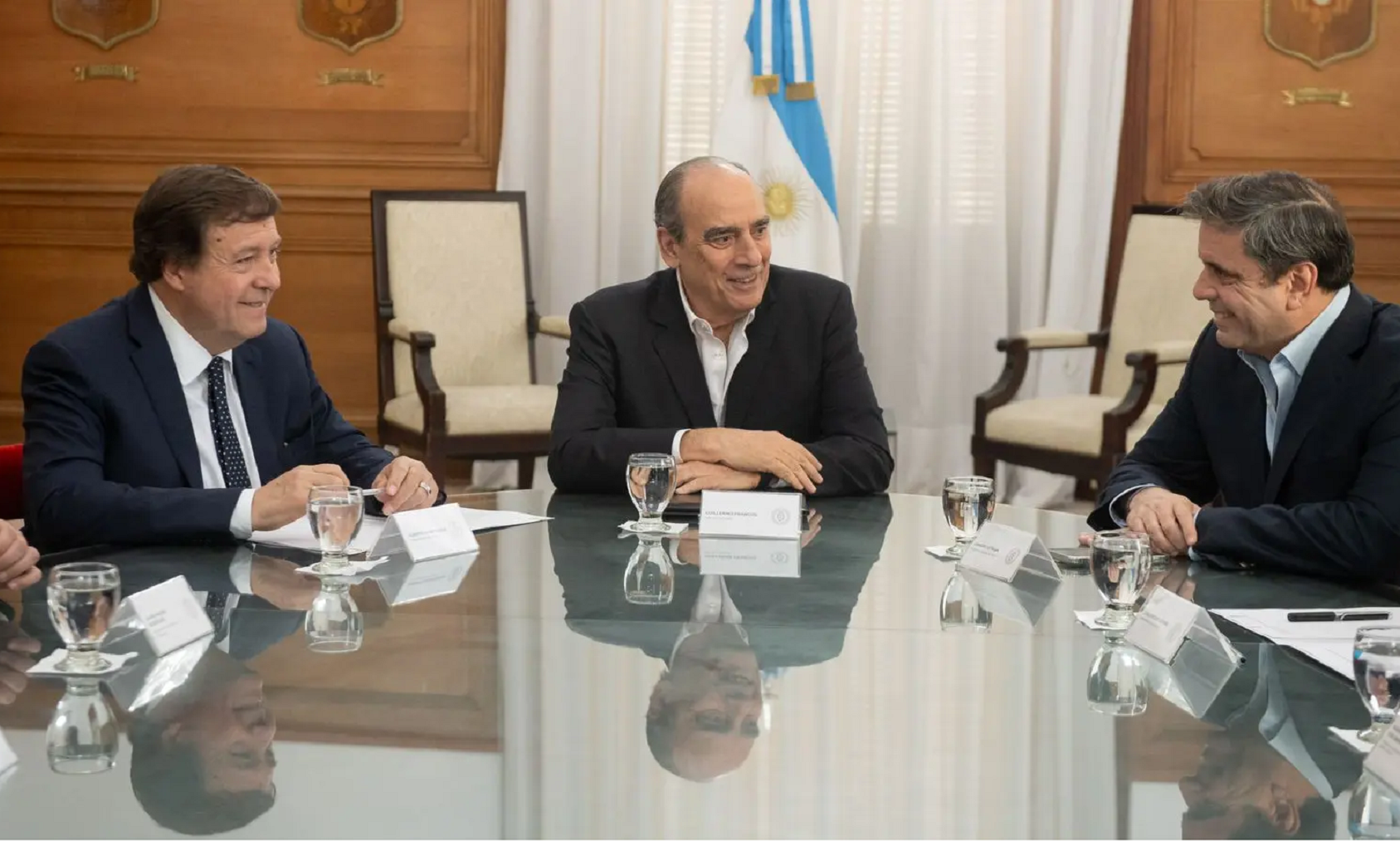 El gobernador Alberto Weretilneck se reunió en Buenos Aires con el jefe de Gabinete, Guillermo Francos. Foto: Gentileza
